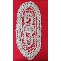 Ovaal kanten kleedje, handgemaakt